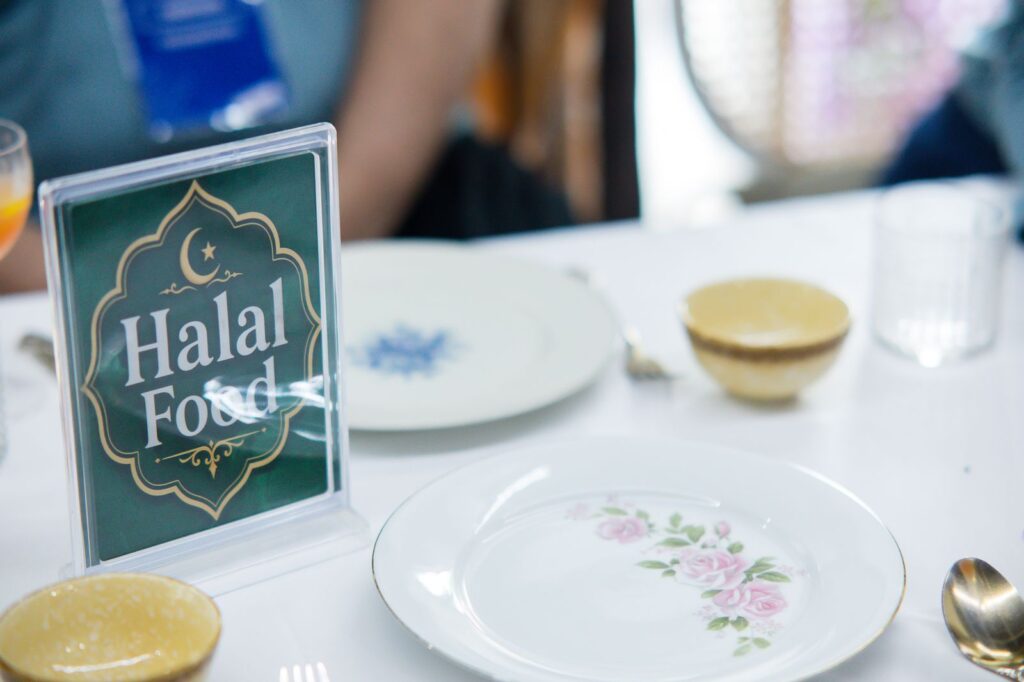 picture of a table with a halal food sign to ensure no cross contamination
